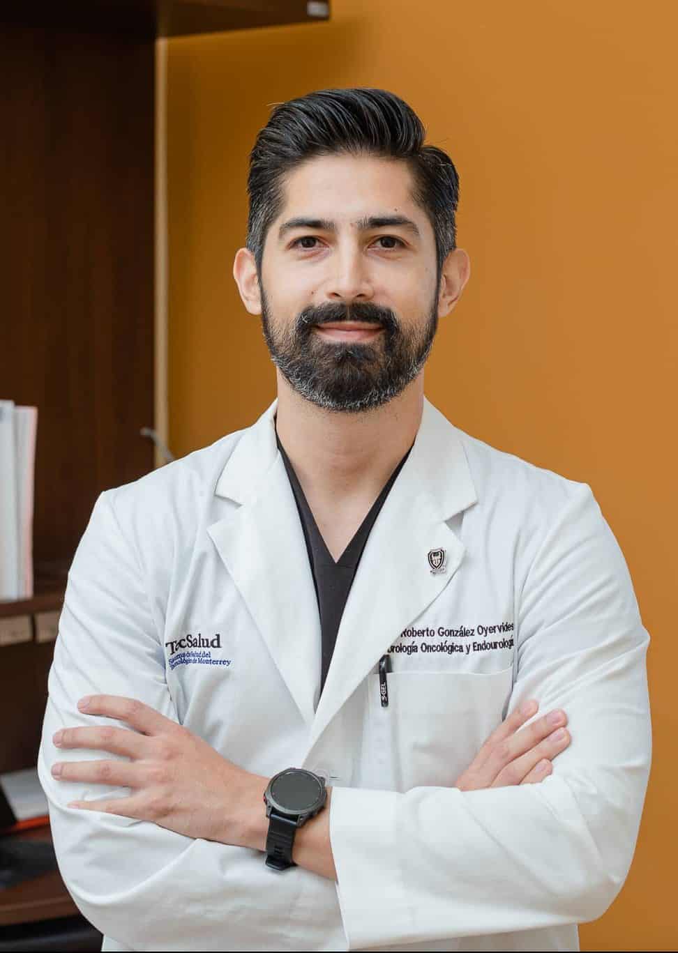 Urólogo Roberto González